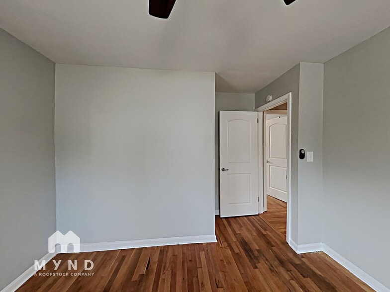 Building Photo - 3206 Amhurst Dr NW