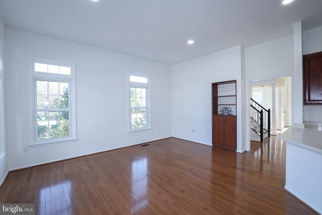 Building Photo - 47699 Whirlpool Square