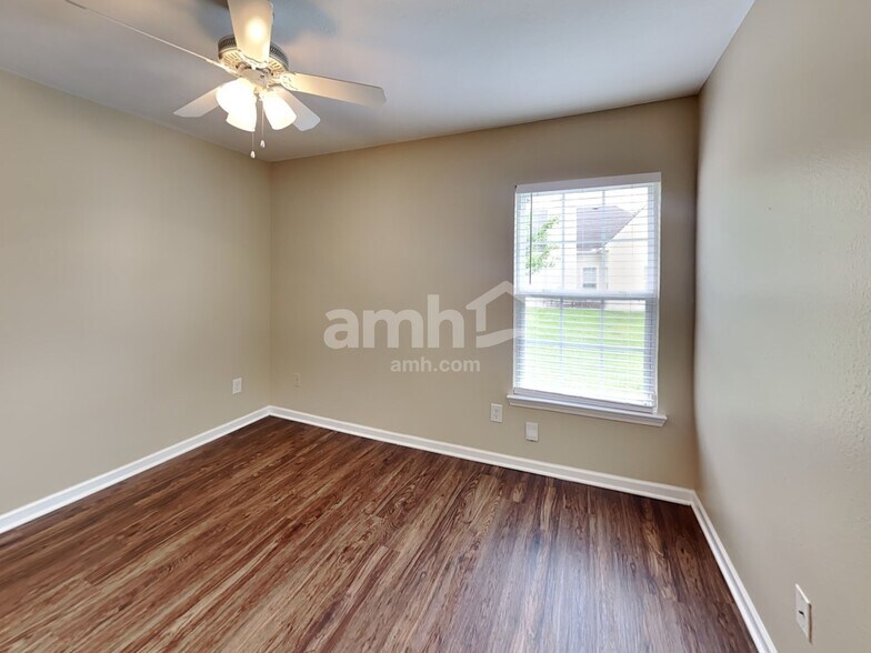 Building Photo - 304 Sarava Ln