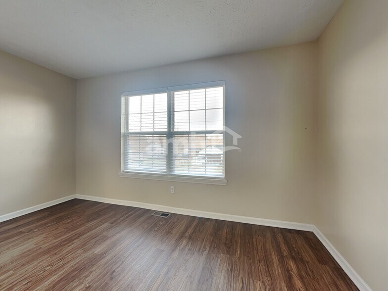 Building Photo - 12111 Pepperwood Dr