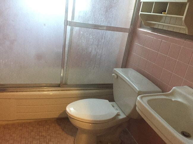 Bath - 604 Wooddell Ct