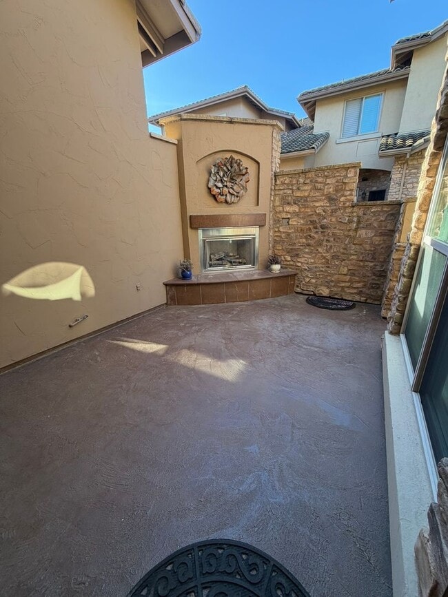 Building Photo - Beautiful Pavilions Condo!