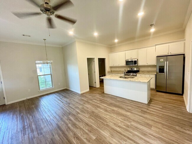 Building Photo - 4/2 for Rent in Brandon 042!!