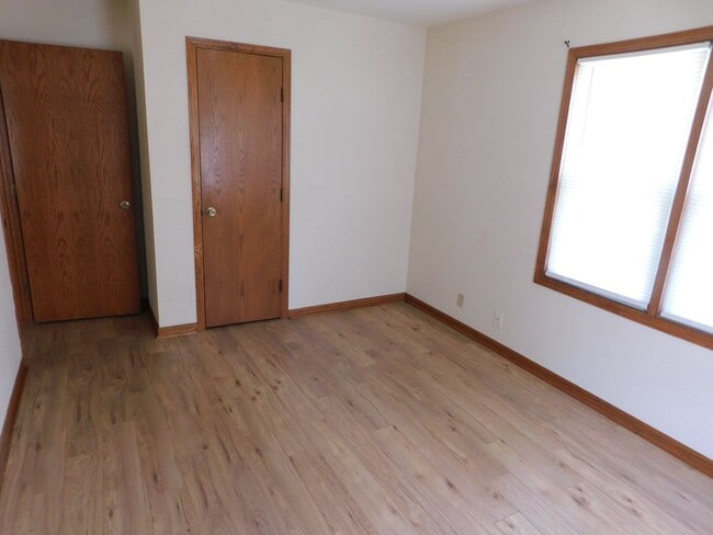 Building Photo - Nice 2-bedroom, 1-bathroom home located in...