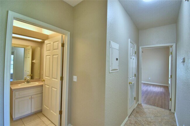 Building Photo - 1102 Eagle Pond Dr