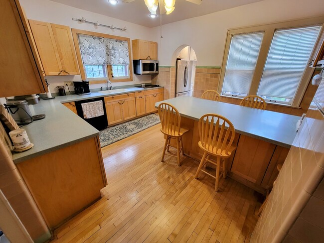 Kitchen - 615 N Lawe St