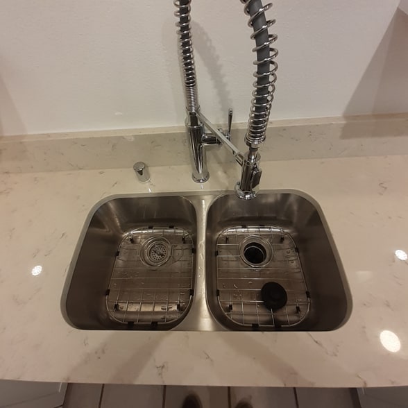 Building Photo - 9885 Caspi Gardens Dr