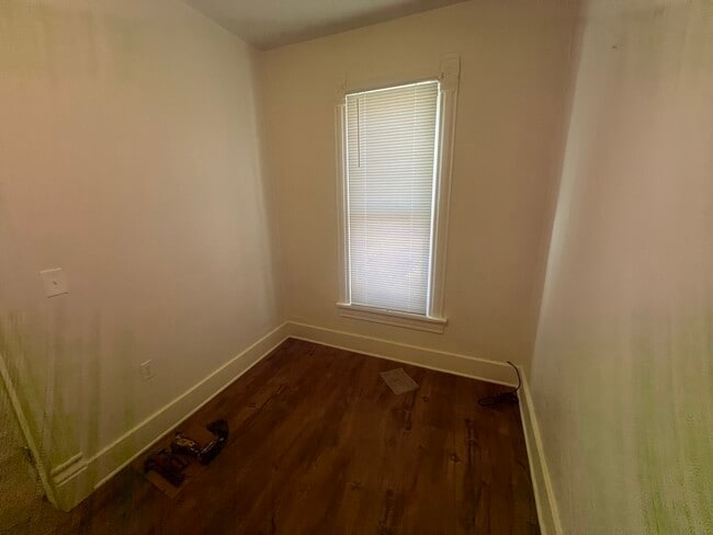 Building Photo - 226 S 4th St