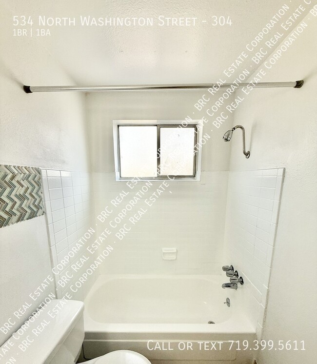 Building Photo - 534 N Washington St