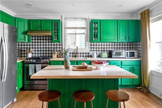 Building Photo - 720 Mollie St SE