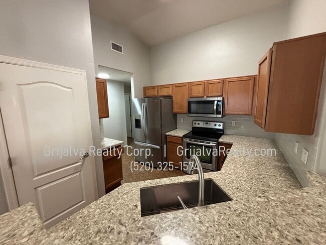 Building Photo - 4-Bedroom, 2 Bath House in Sycamore Park (...