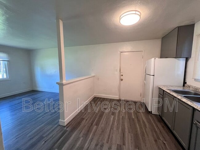 Building Photo - 530 Talmage Rd