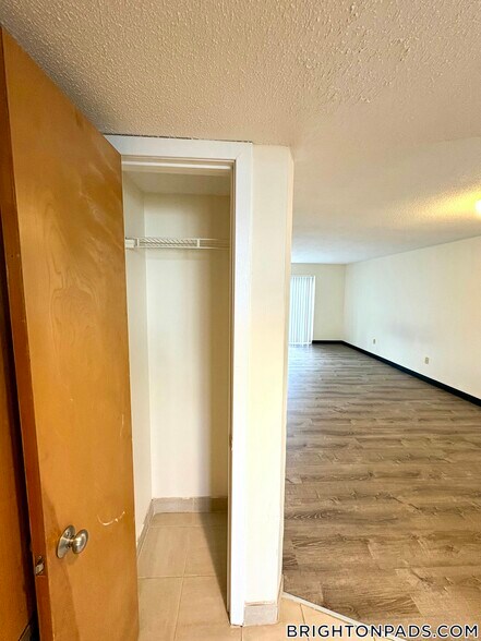Building Photo - 154 N Beacon St