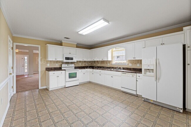 Building Photo - 313 Elbrus Way
