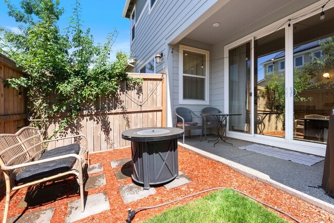 Building Photo - Beautiful 3-Bed, 3-Bath Home in Reeds Cros...