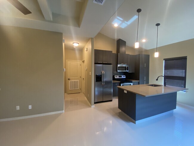 Building Photo - 1206 Upas Dr
