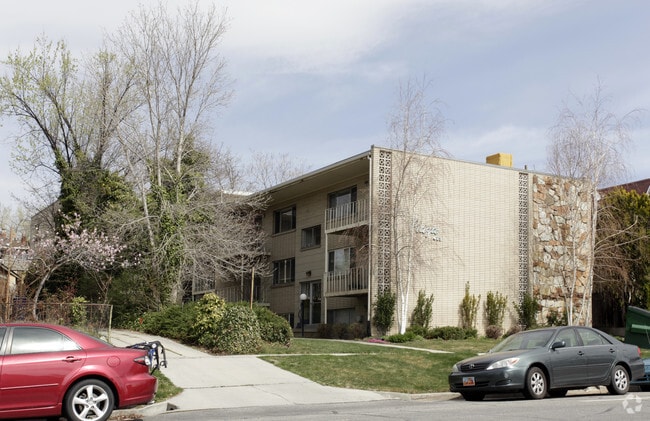 Primary Photo - The Plaza Apartments