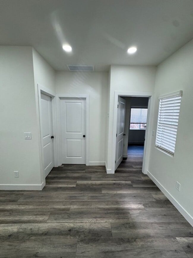 Building Photo - Beautiful Recently Remodeled 2-Bedroom ADU