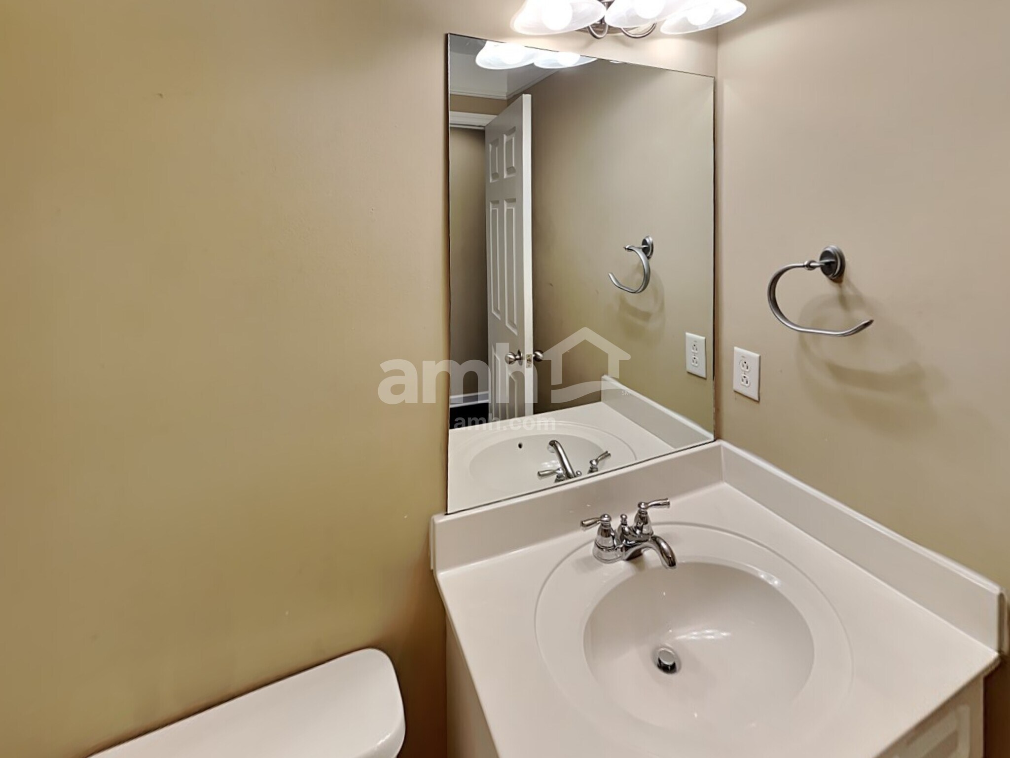 Building Photo - 3434 Wellington Pl