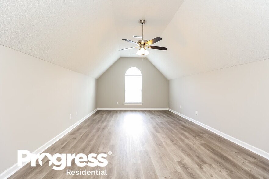 Building Photo - 3411 Belle Chase Dr