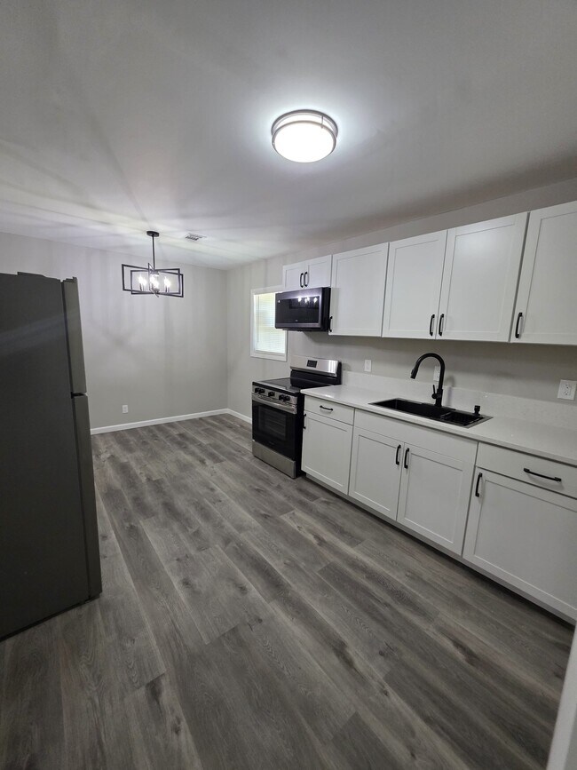 Building Photo - 3371 Ohara Dr S