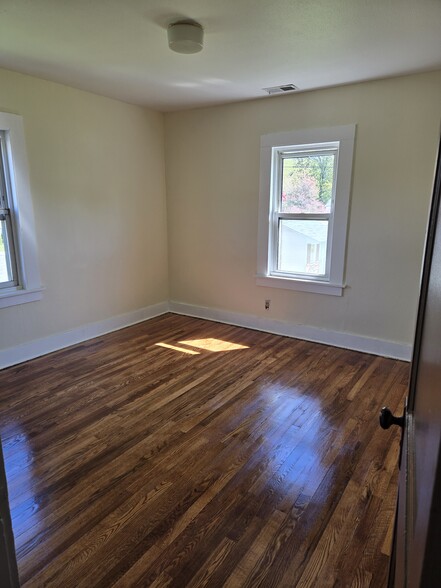 Back bedroom - 119 Main St