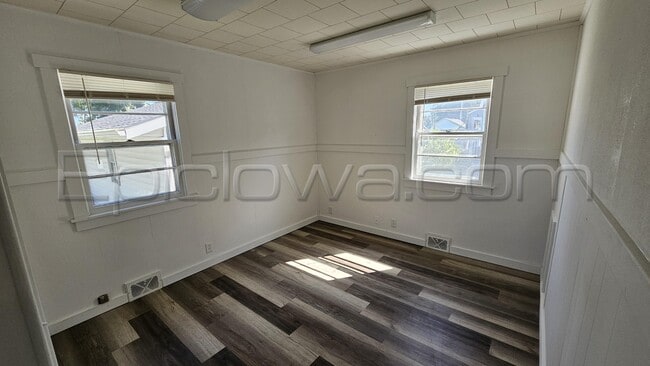 Building Photo - 500 5th Ave