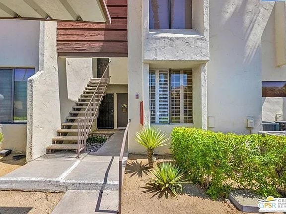 Building Photo - 1655 E Palm Canyon Dr