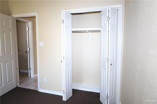 Building Photo - 606 Buena Vista Dr