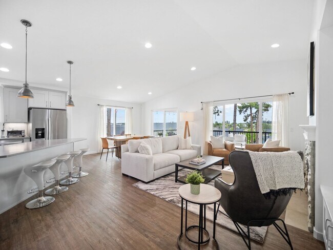 Building Photo - 4 bedroom Modern Home at Eagle Ridge Estates