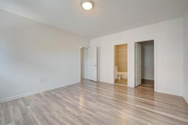 Building Photo - 2 bedroom in Chicago IL 60647