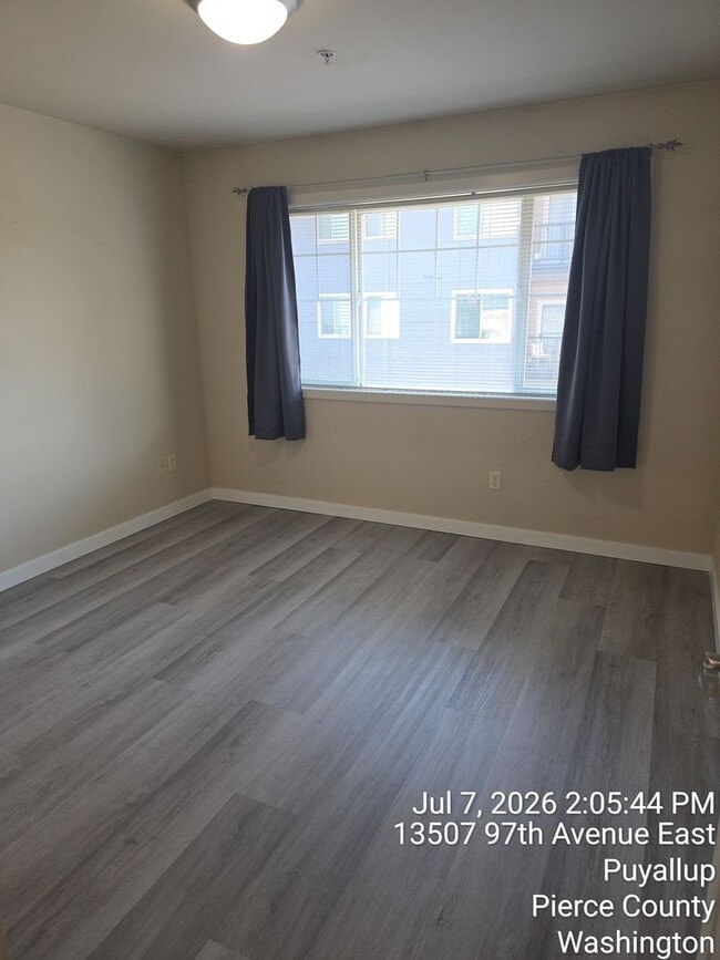 Building Photo - Trio Residences Puyallup condo - 2 bedroom, 2 bathroom with 2 car garage located in gated communi...