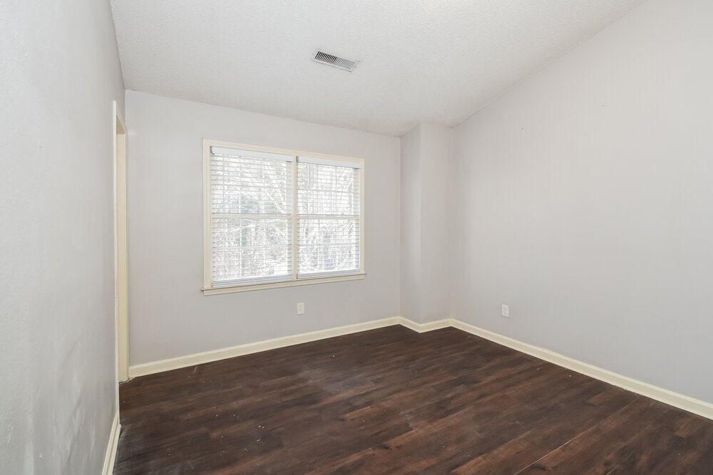 Building Photo - 1651 Winchester Way SE