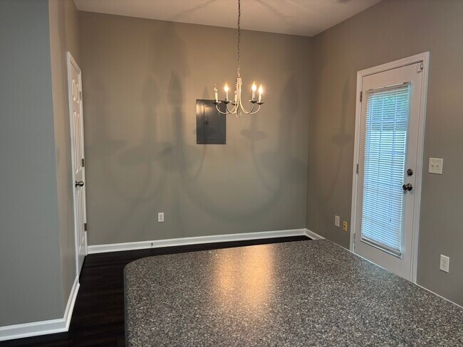 Building Photo - 18 Sharpstone Ln