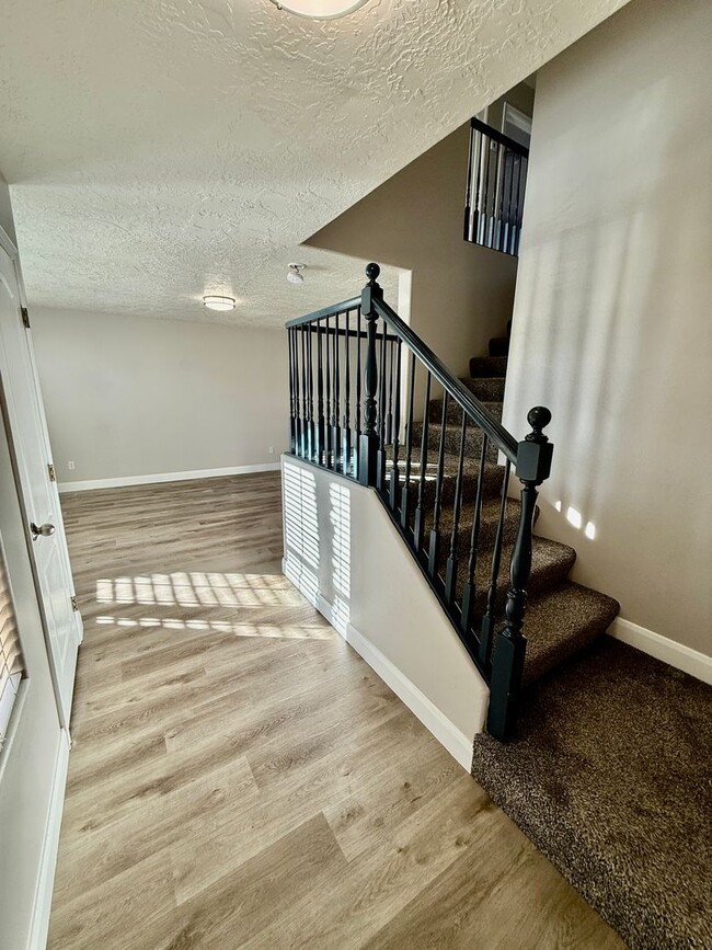 Building Photo - Adorable 3-BR Parkside Townhome