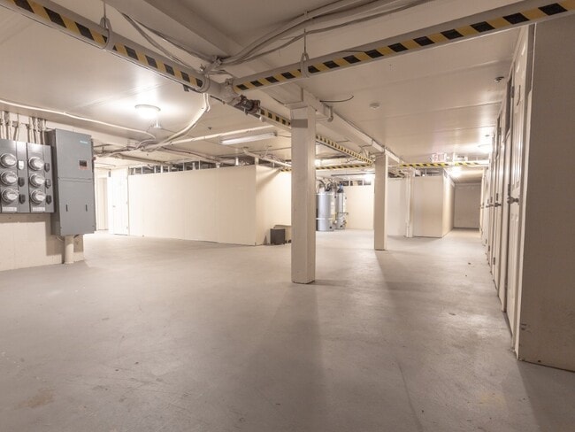 Building Photo - Bright 1 Bed condo in Kerns Neighborhood o...