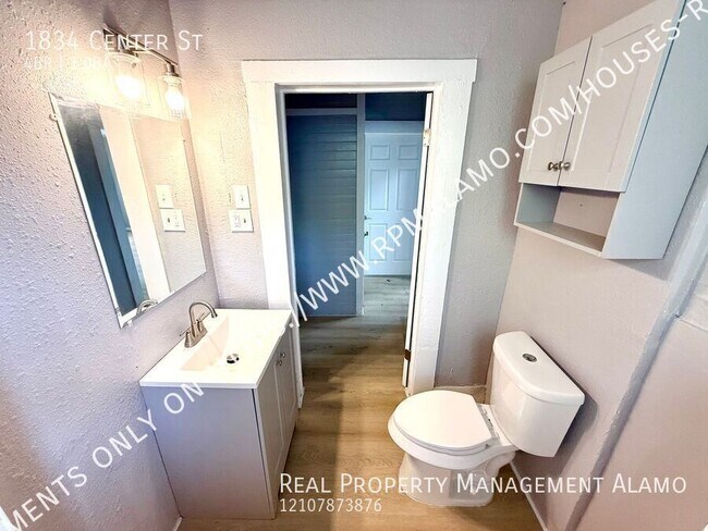 Building Photo - 1834 Center St