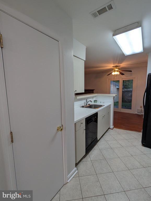 Building Photo - 702 Wind Ridge Dr