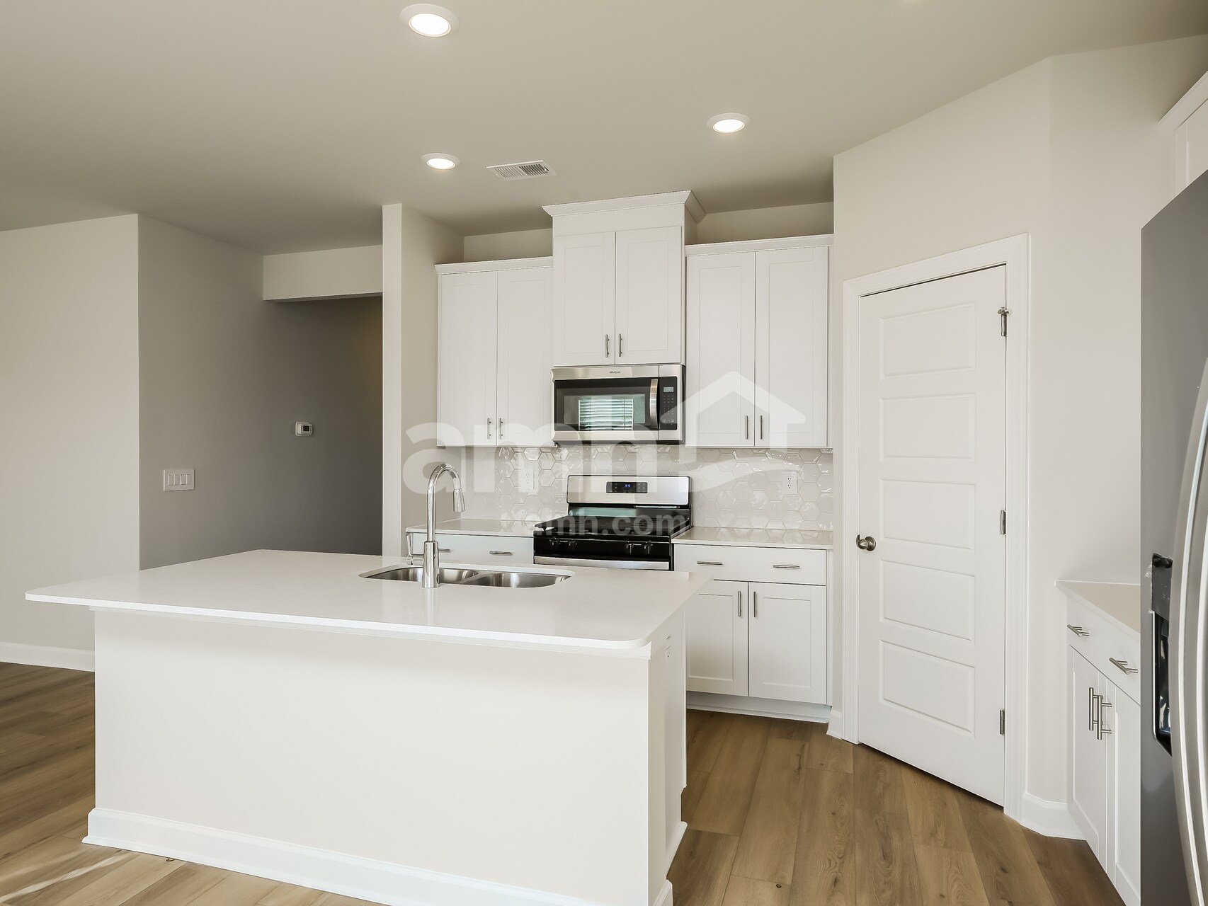 Building Photo - 794 Treeline Rd