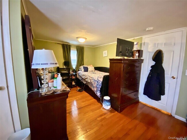 Building Photo - 117 Blydenburgh Ave