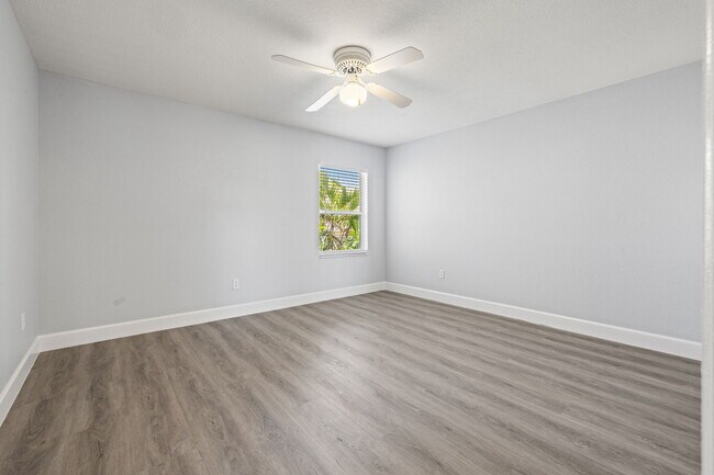 Building Photo - 487 Pinellas Bayway S