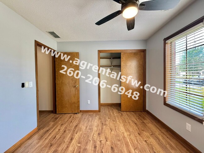 Building Photo - 3 Bedroom House