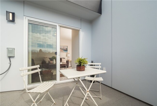 Building Photo - Luxury 3-Bed Interbay Townhome