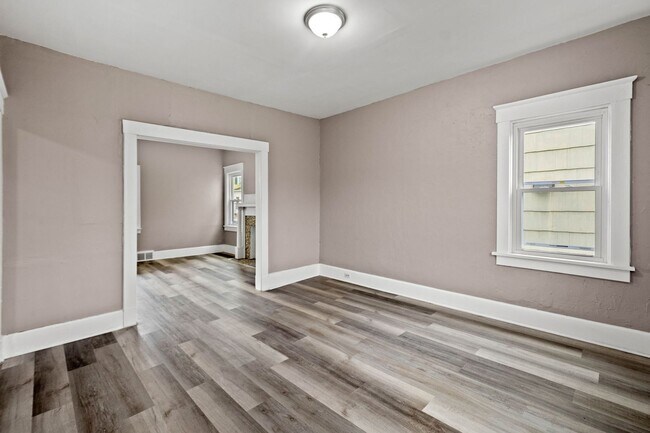 Building Photo - SCORE 50% OFF 1ST MONTH'S RENT IF SIGNED BY APRIL 3! Stunning 3 bedroom home in Aliquippa availab...