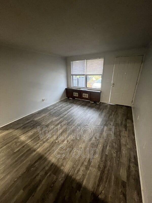 Building Photo - 2000 Indianapolis Rd