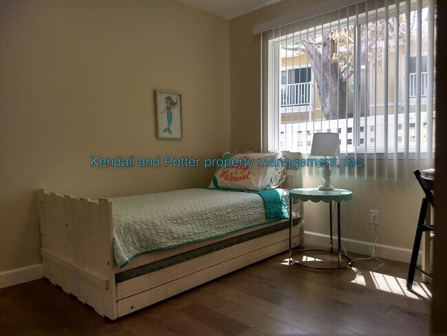 Building Photo - Schwann Lagoon 2 bed/1 bath Furnished Condo