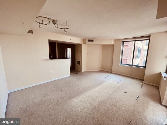 Building Photo - 851 N Glebe Rd