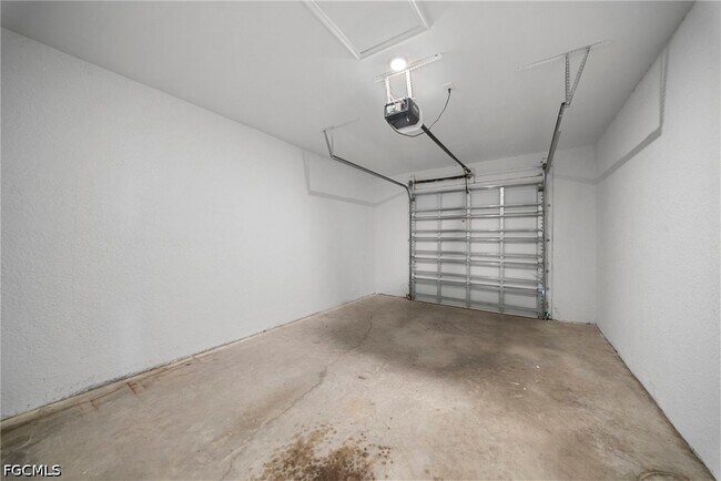 Building Photo - 26481 Sandhill Blvd