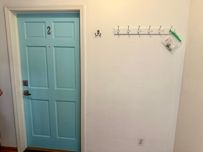 Building Photo - 1350 N Leavitt St