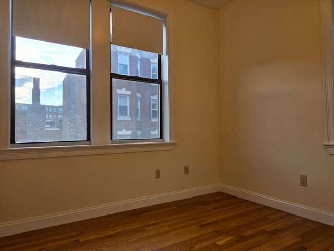 Building Photo - No brokers Fee, No Security Deposit, Heat, Hot Water Included, Elevator, Laundry, Steps from the ...